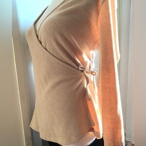 Old Navy Ribbed V-Neck Wrap Sweater in Camel L